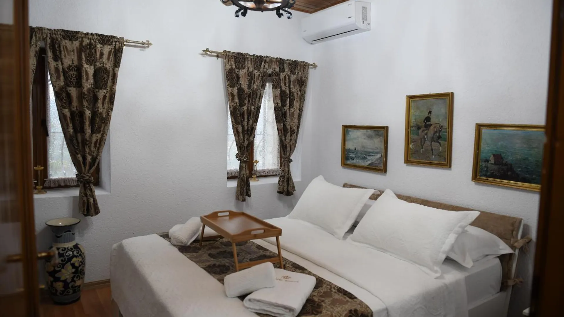 Sokaku Monark Villa Berat