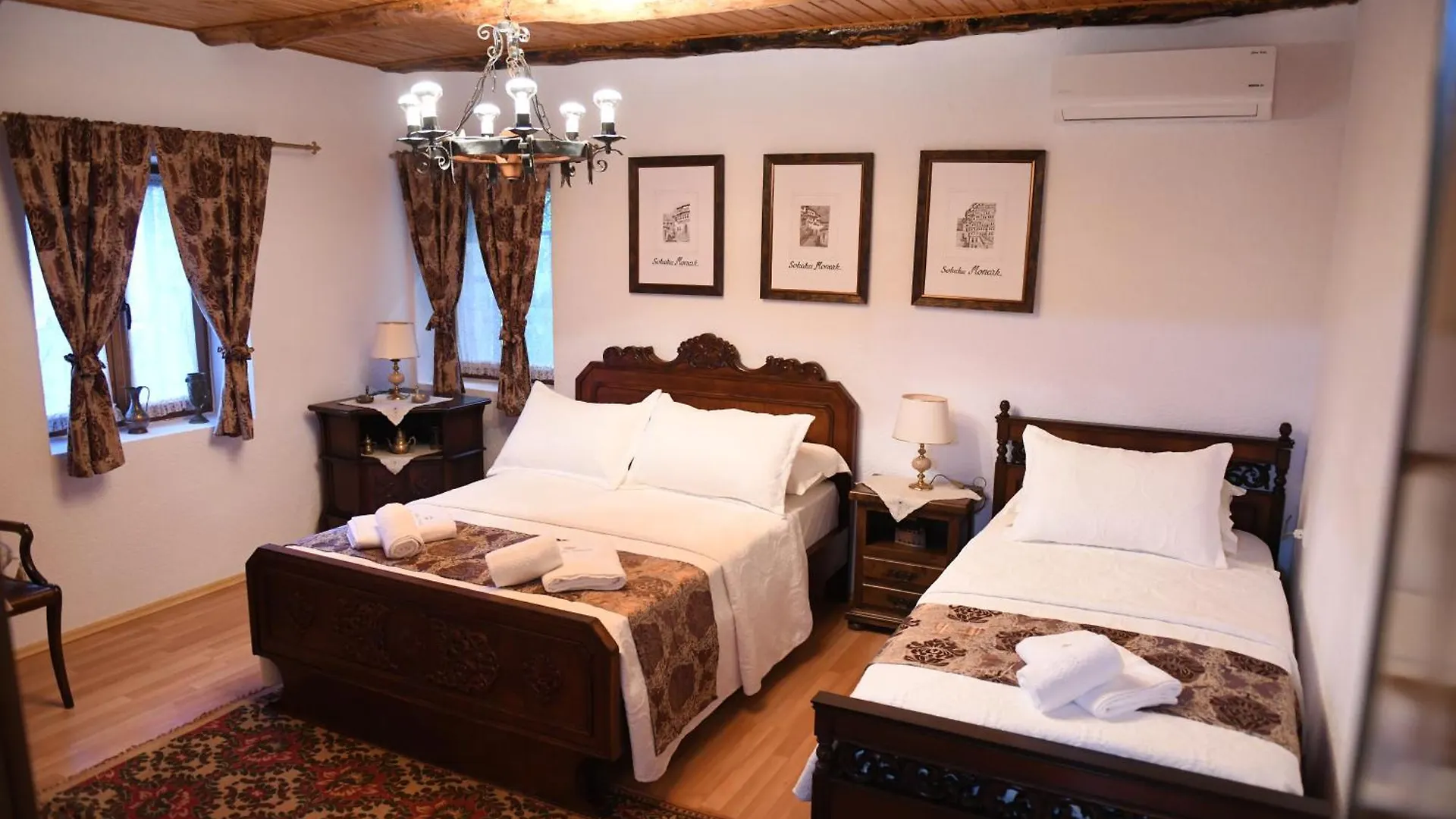Sokaku Monark Villa Berat