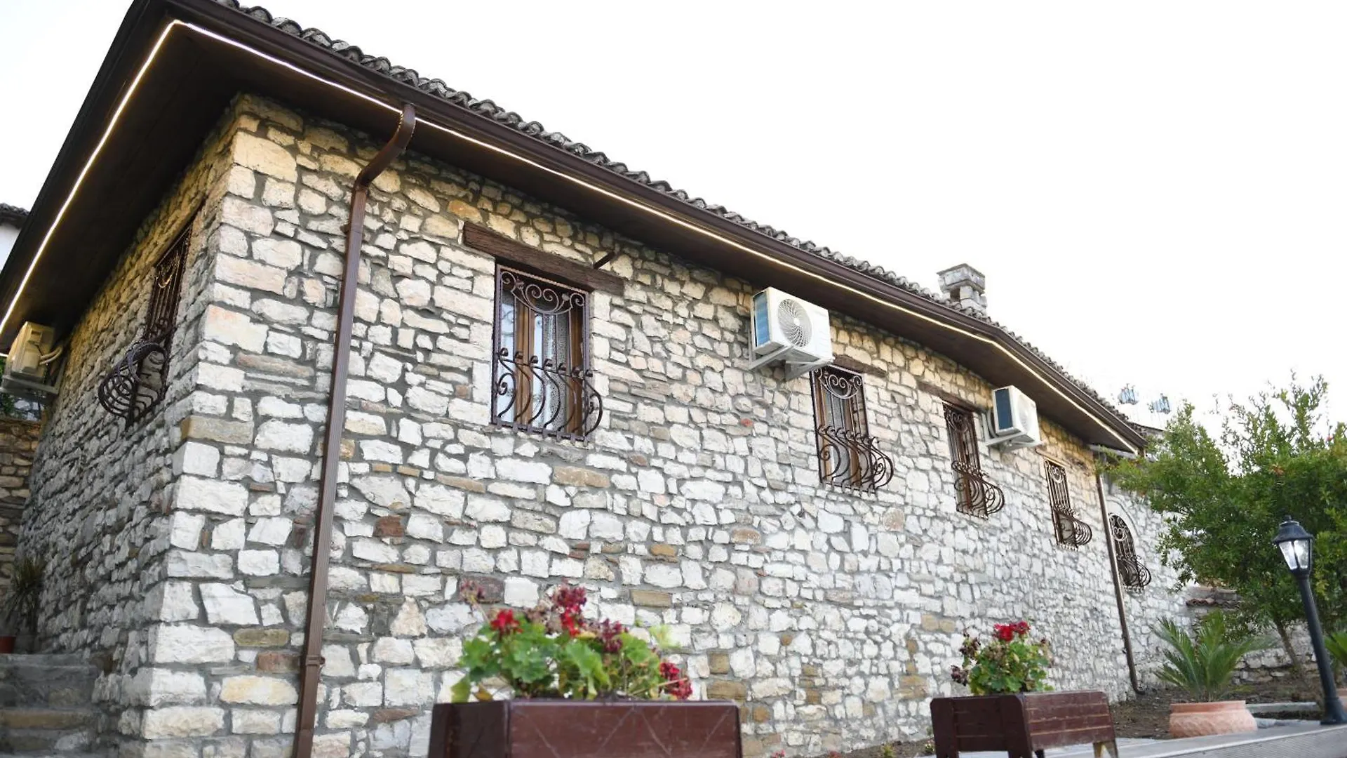 Sokaku Monark Villa Berat