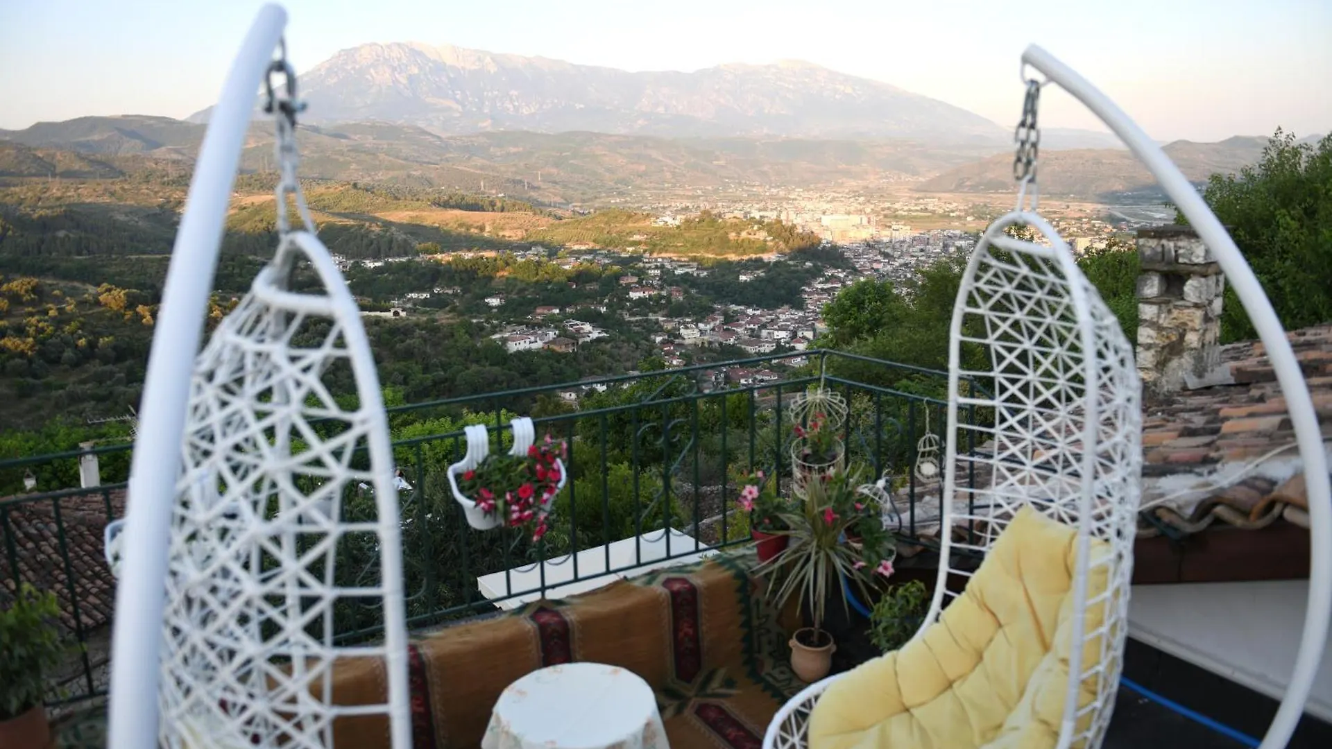 Sokaku Monark Villa Berat